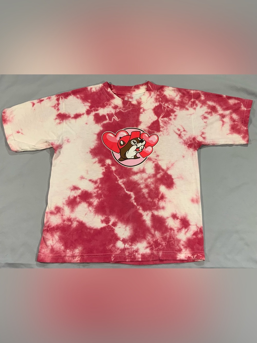 Buc-ee’s Valentine Tie Dye T-Shirt Beaver Nuggets Pink White Graphic Tee